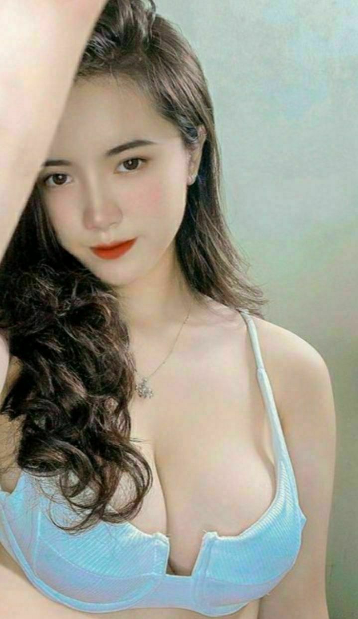 再婚伴侶的兒子（已成年）無法離開胸部，被迫讓我（媽媽）授乳搗蛋遊戲。 JULIA